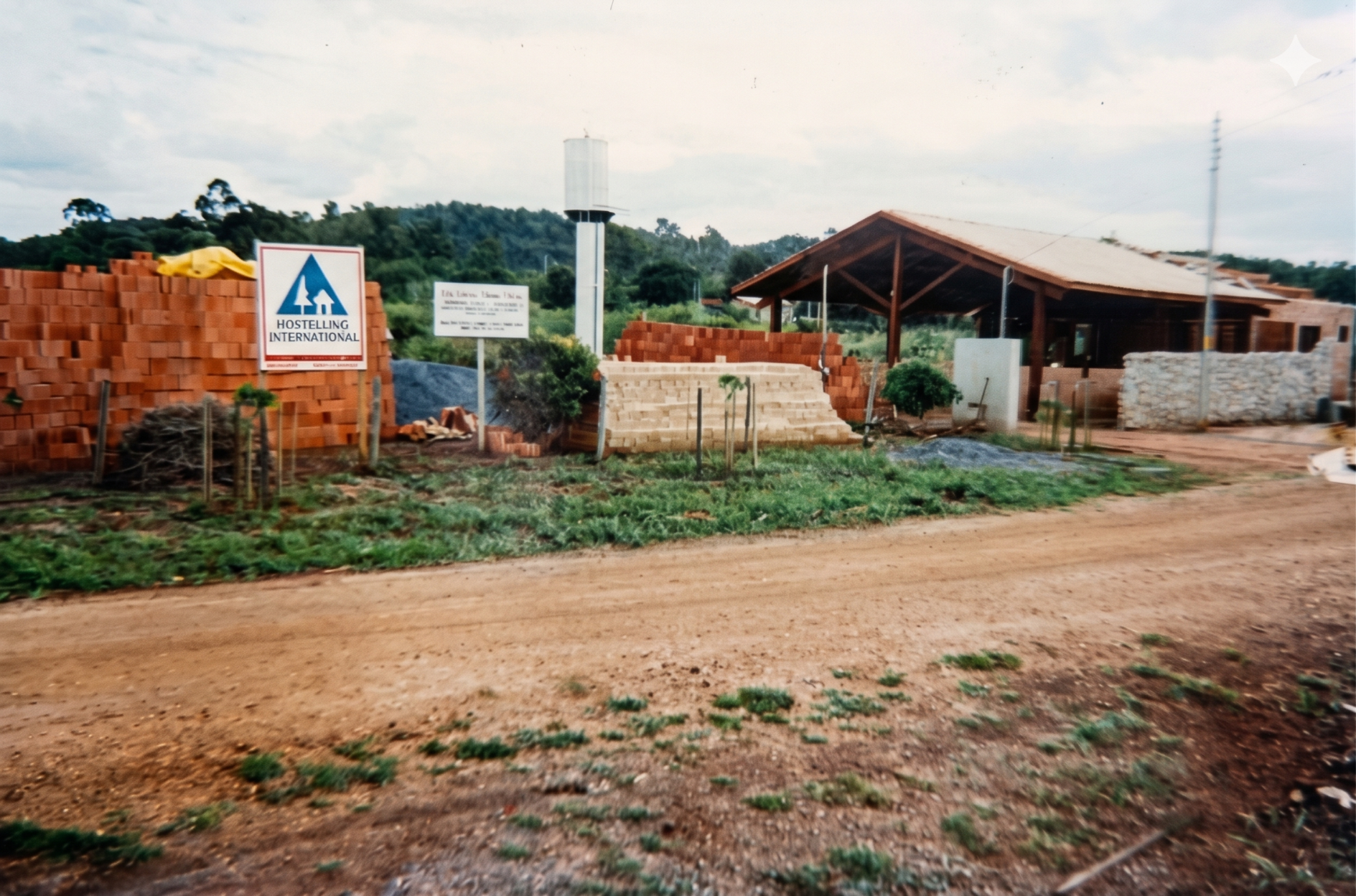 Construção da fachada do Bonito HI Hostel e Pousada em 1997