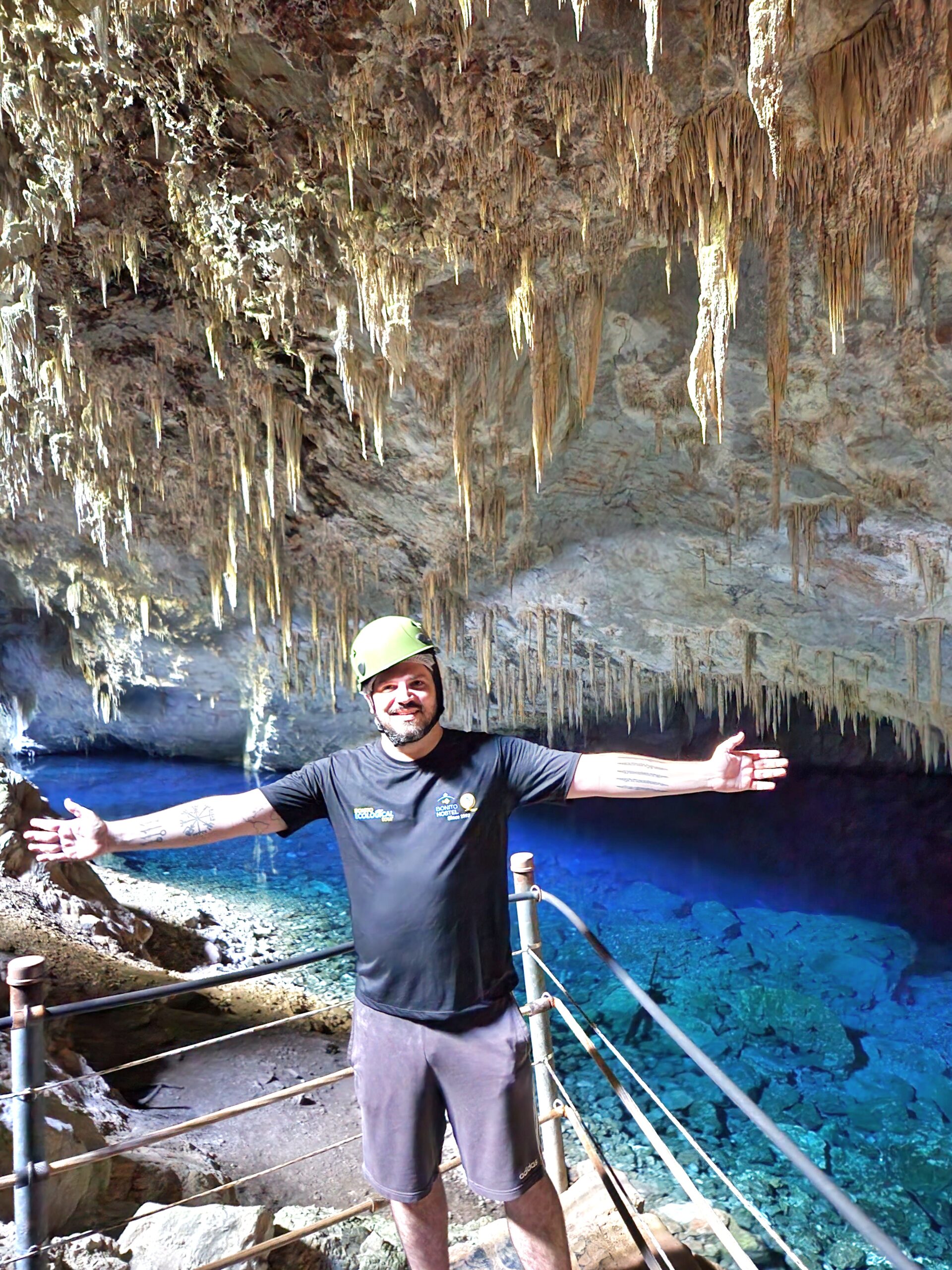 Turista na Gruta do Lago Azul em Bonito MS